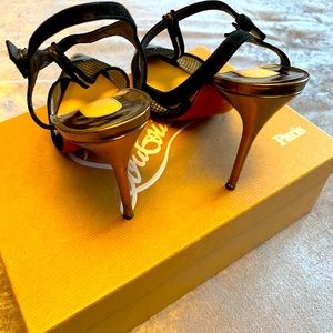 CHRISTIAN LOUBOUTIN Fishnet Suede Specchio Patent T Cool 100 Pumps 39.5